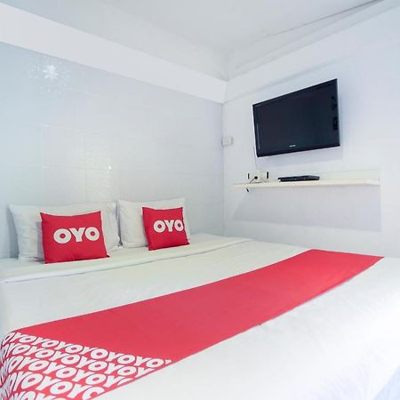 Oyo 1054 Phuket Backpacker Hostel Экстерьер фото