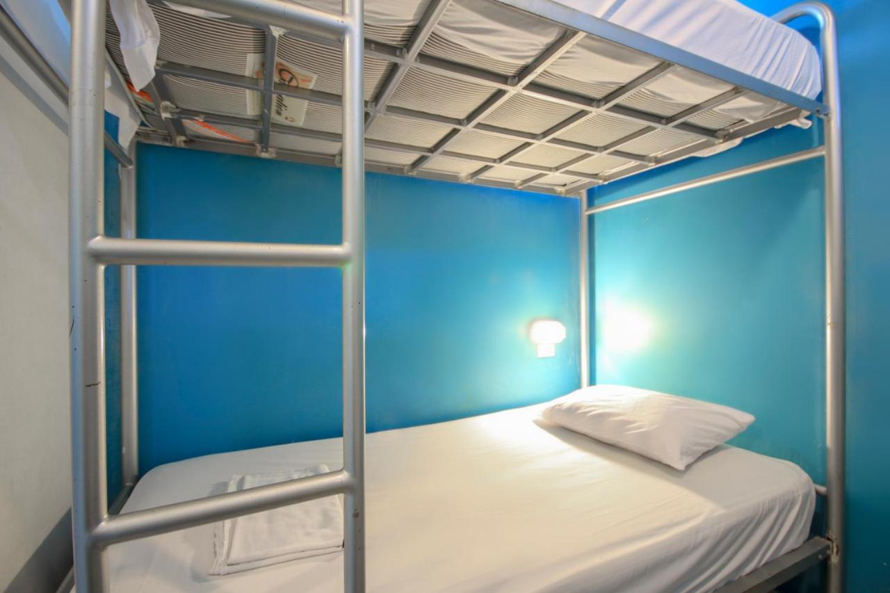 Oyo 1054 Phuket Backpacker Hostel Экстерьер фото