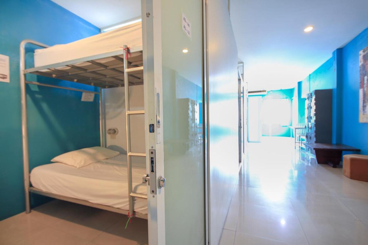 Oyo 1054 Phuket Backpacker Hostel Экстерьер фото