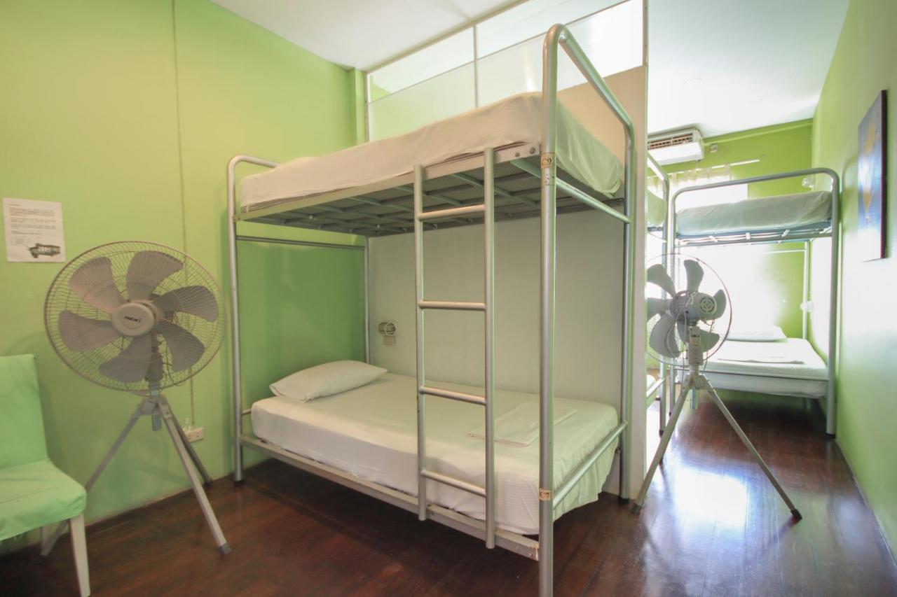 Oyo 1054 Phuket Backpacker Hostel Экстерьер фото
