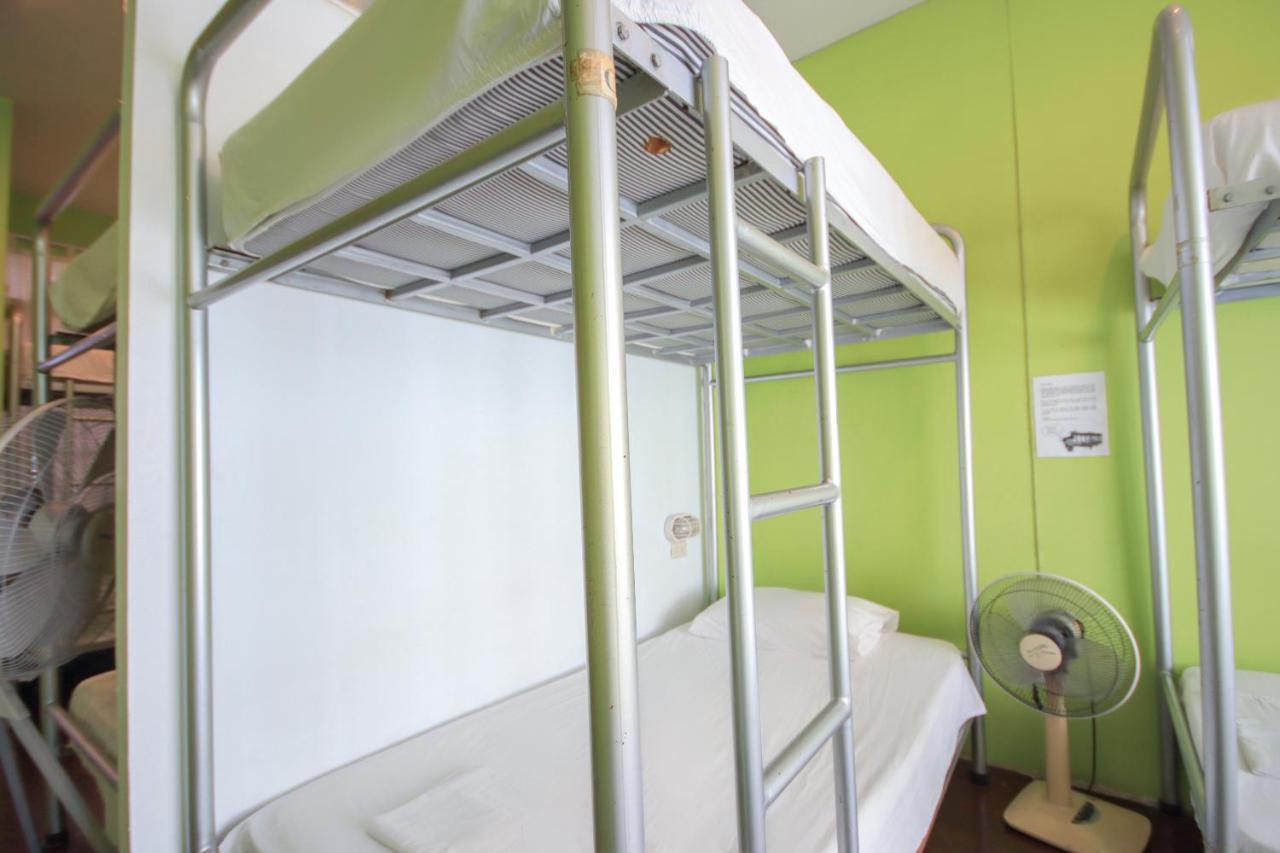 Oyo 1054 Phuket Backpacker Hostel Экстерьер фото