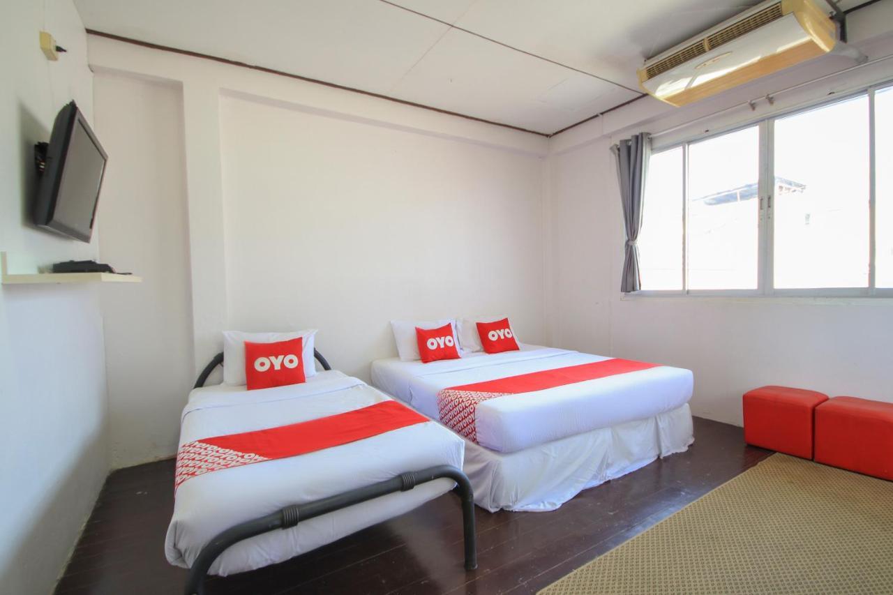 Oyo 1054 Phuket Backpacker Hostel Экстерьер фото