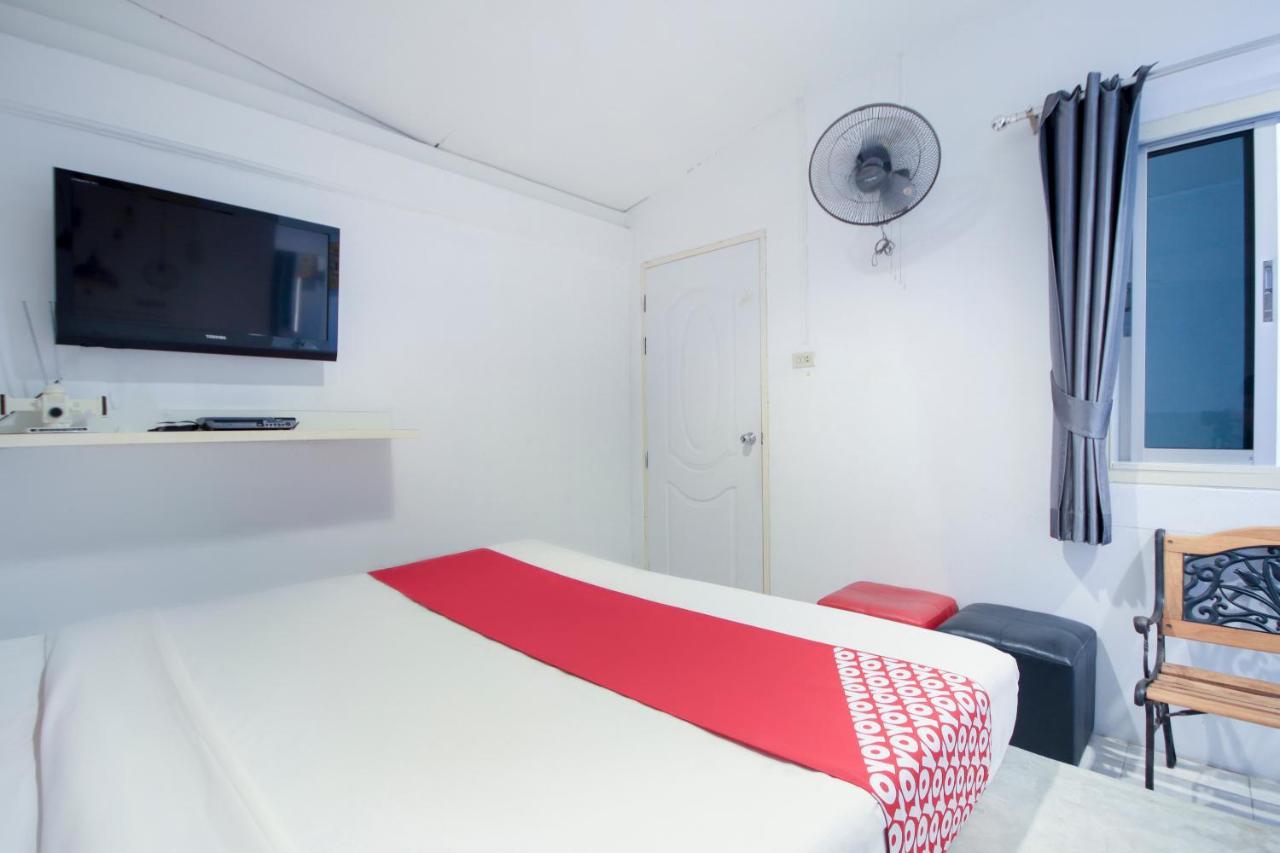 Oyo 1054 Phuket Backpacker Hostel Экстерьер фото