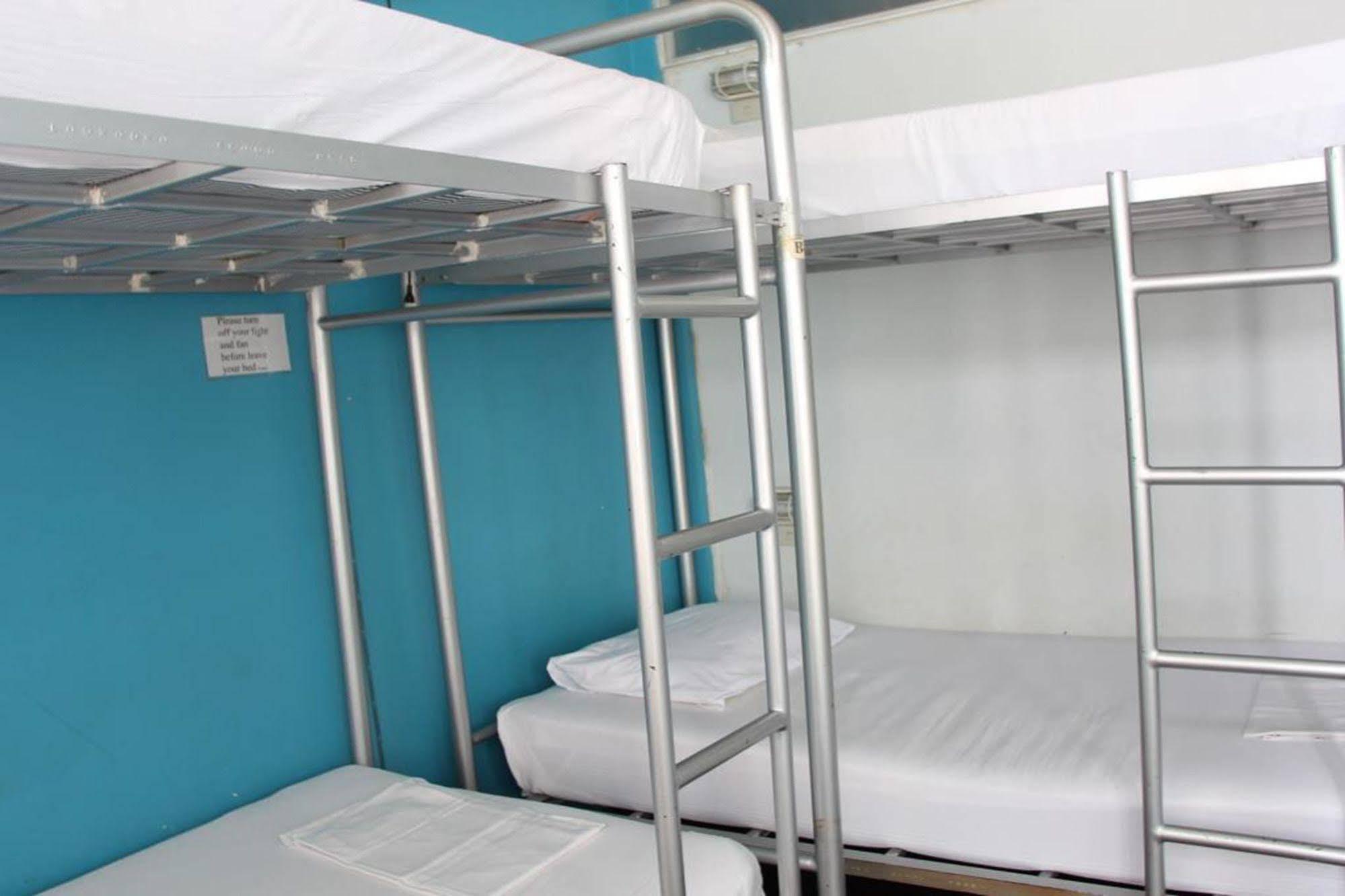 Oyo 1054 Phuket Backpacker Hostel Экстерьер фото