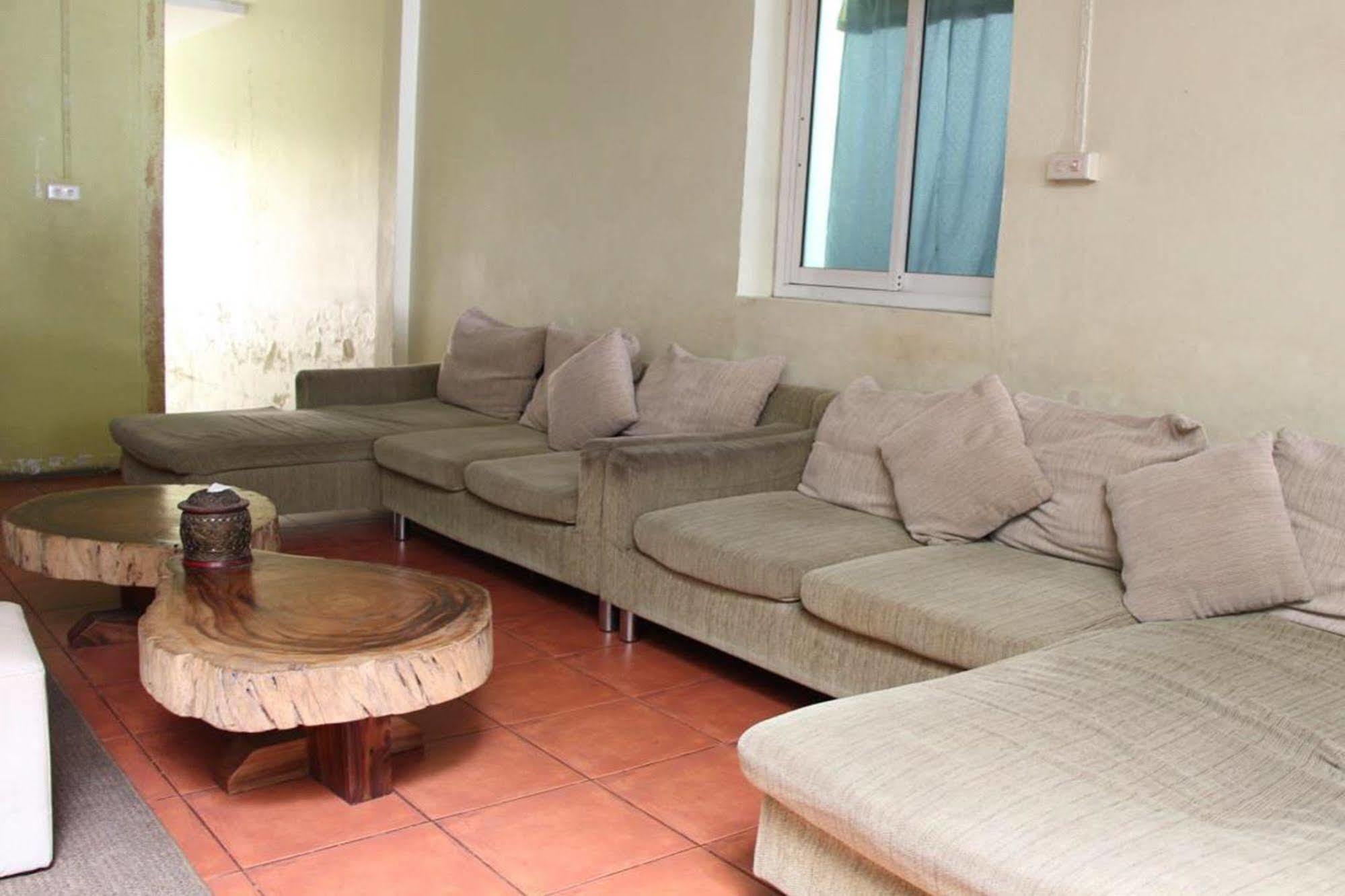 Oyo 1054 Phuket Backpacker Hostel Экстерьер фото